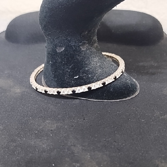 Elegant Silver Bracelet - Picture 1 of 6